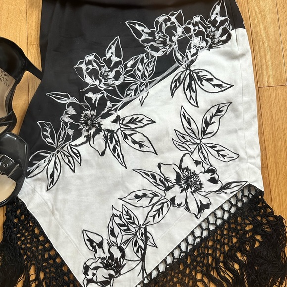 Classic ~ Timeless skirt from Cache - Picture 3 of 3